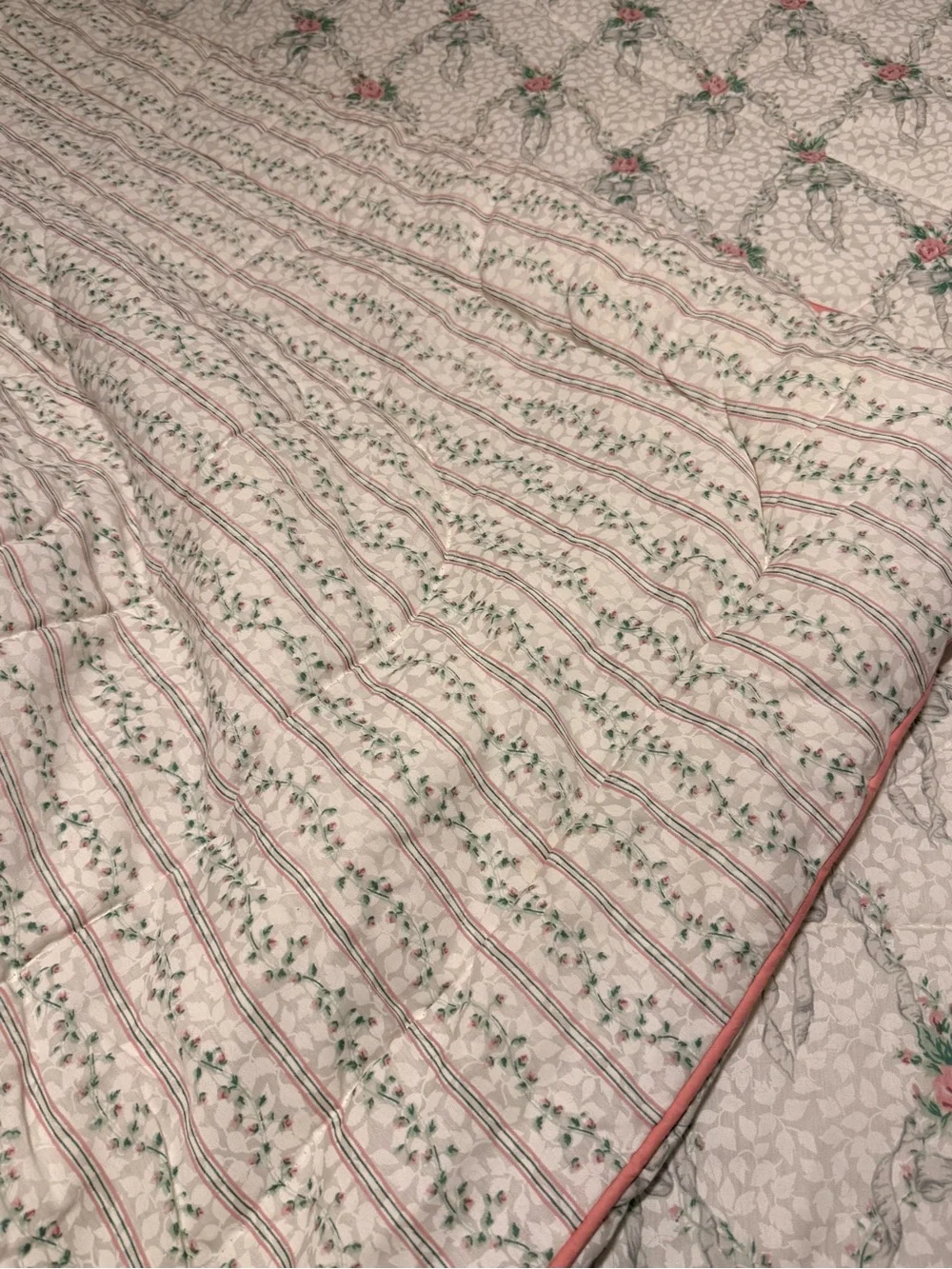 Vintage Floral Ribbon king comforter with bows set with two shams